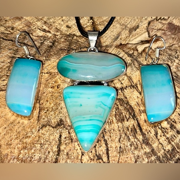 Blue Green Botswana Agate Pendant & Earrings - Picture 3 of 8